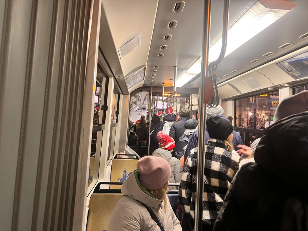 Święty Mikołaj jechał w krakowskim tramwaju 
