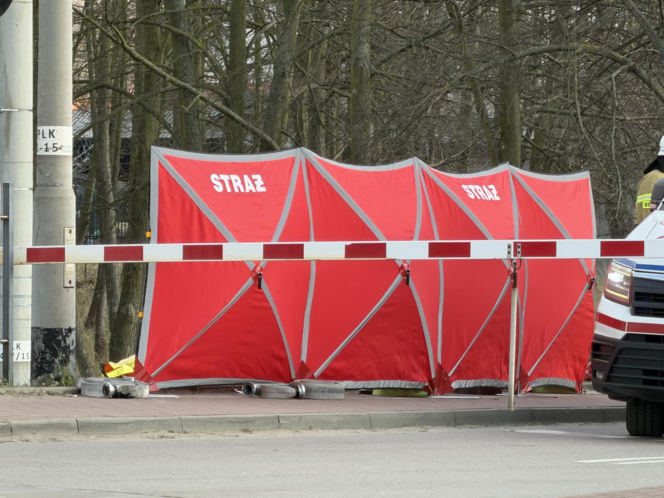 Zignorowała opuszczone rogatki, z torów zmiótł ją nadjeżdżający pociąg. Dramat w Jasiennicy Mazowieckiej