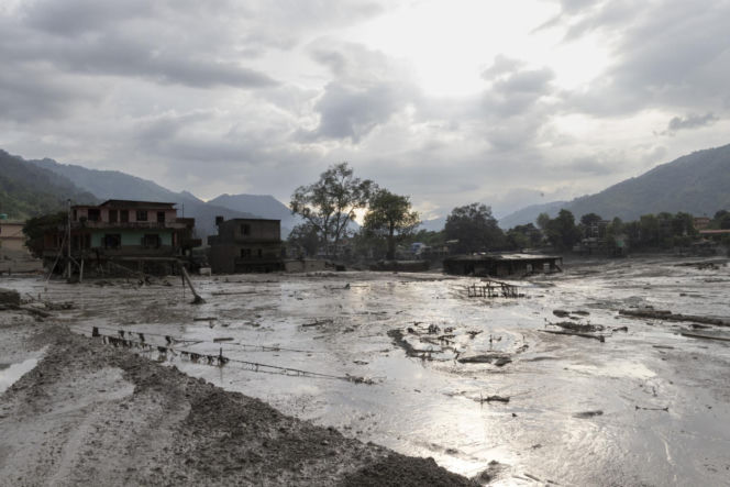 Horror w Nepalu. Odnaleziono zwłoki 270 osób. 1300 zaginionych!