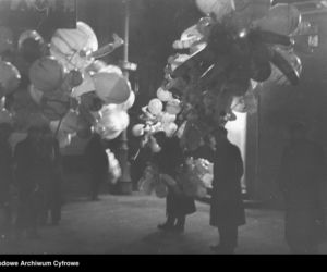 Sylwestrowe bale w II RP. Elegancja, szampan i mazur o północy