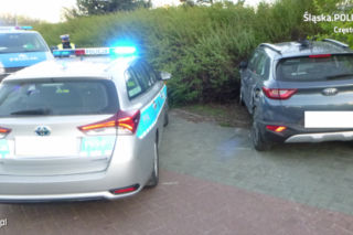 Uciekał przed policją bez jednej opony. 32-latek odpowie za stworzenie zagrożenia i dwie kolizje
