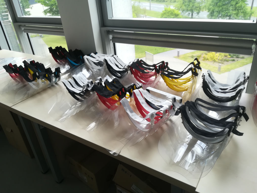 W ramach akcji "Materiały dla Medyków" powstało ponad 10 tysięcy przyłbic