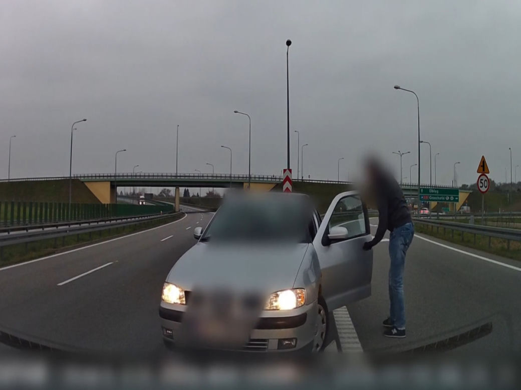 Wjechał pod prąd na S7