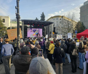 Posłowie zajmą się wetem tzw. ustawy łańcuchowej. Pod Sejmem protest
