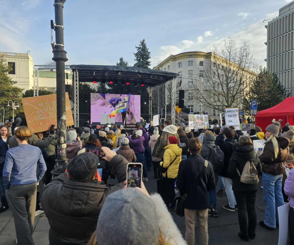 Posłowie zajmą się wetem tzw. ustawy łańcuchowej. Pod Sejmem protest