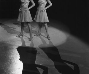 Słynne bliźniaczki nie żyją. Zmarły razem w swoim domu tańcząc i śpiewając