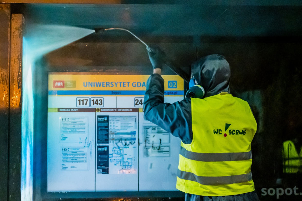 Koronawirus w Trójmieście. Tak zabijają zarazę na ulicach [ZDJĘCIA]