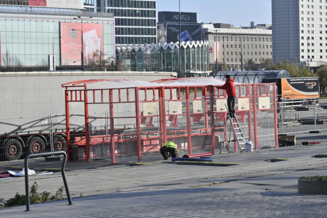 Dziwny obiekt w centrum Warszawy. Co tu powstaje? Stolica już stroi się na Boże Narodzenie!
