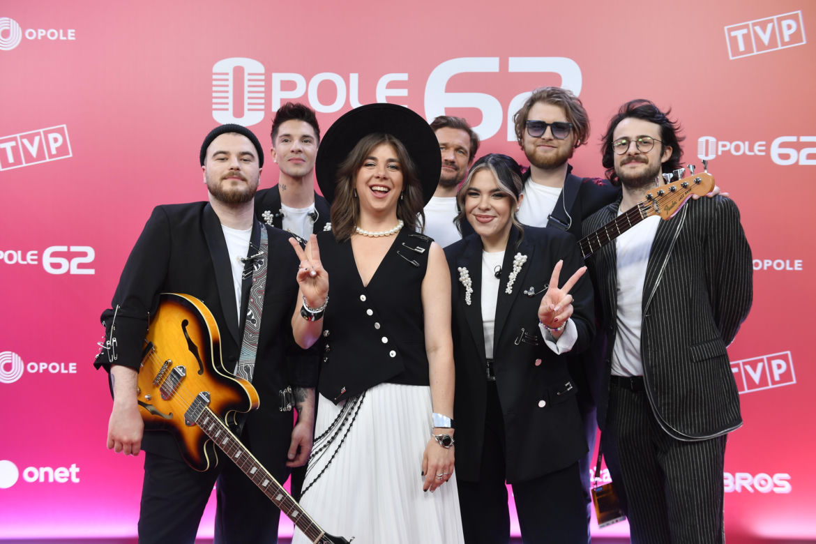 Doda, Piasek i Stankiewicz na czerwonym dywanie w Opolu. Tak wygląda koncert "Premier" i "SuperJedynek" 