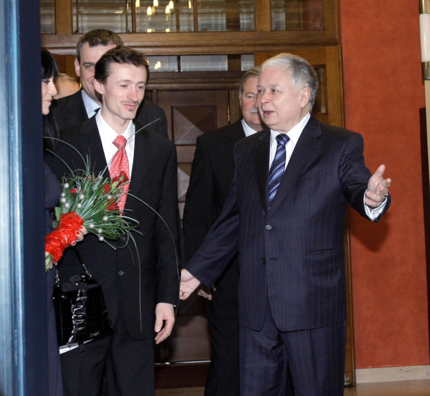 Lech Kaczyński i Jarosław Kaczyński na sportowych zdjęciach