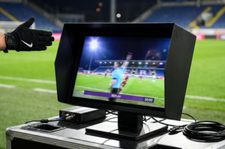 UEFA zmienia system VAR. Ile czasu potrwa decyzja sędziowska?