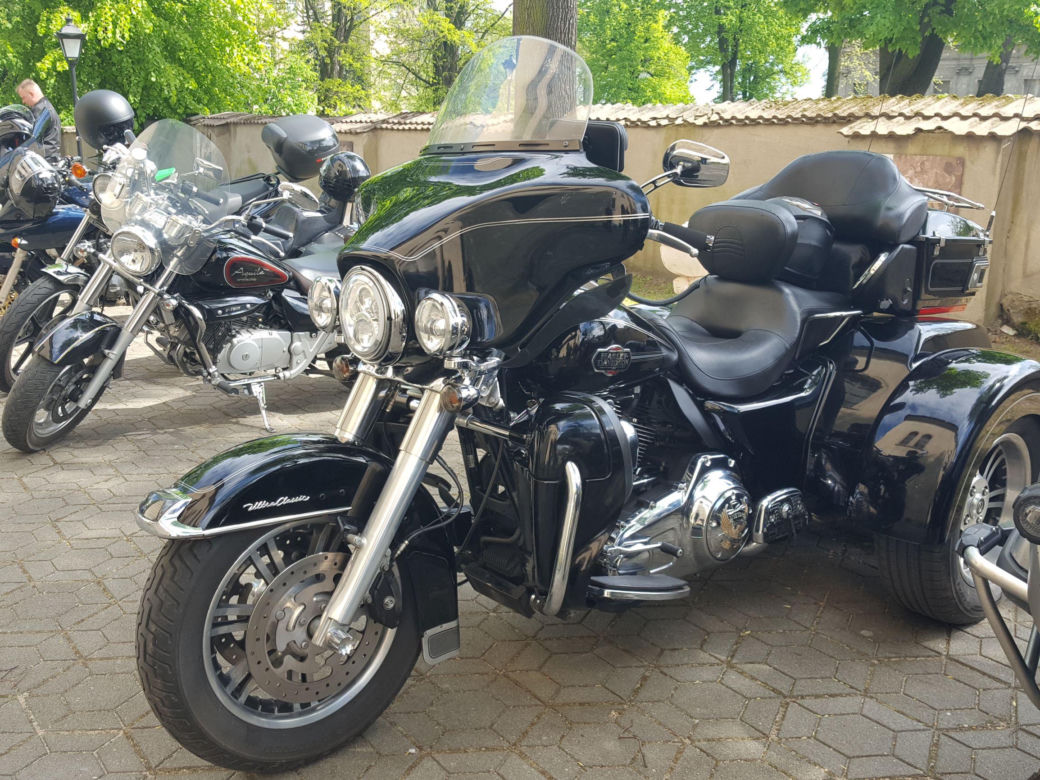 ​Setki motocyklistów na Wiosennym Święceniu Motocykli w Rydzynie