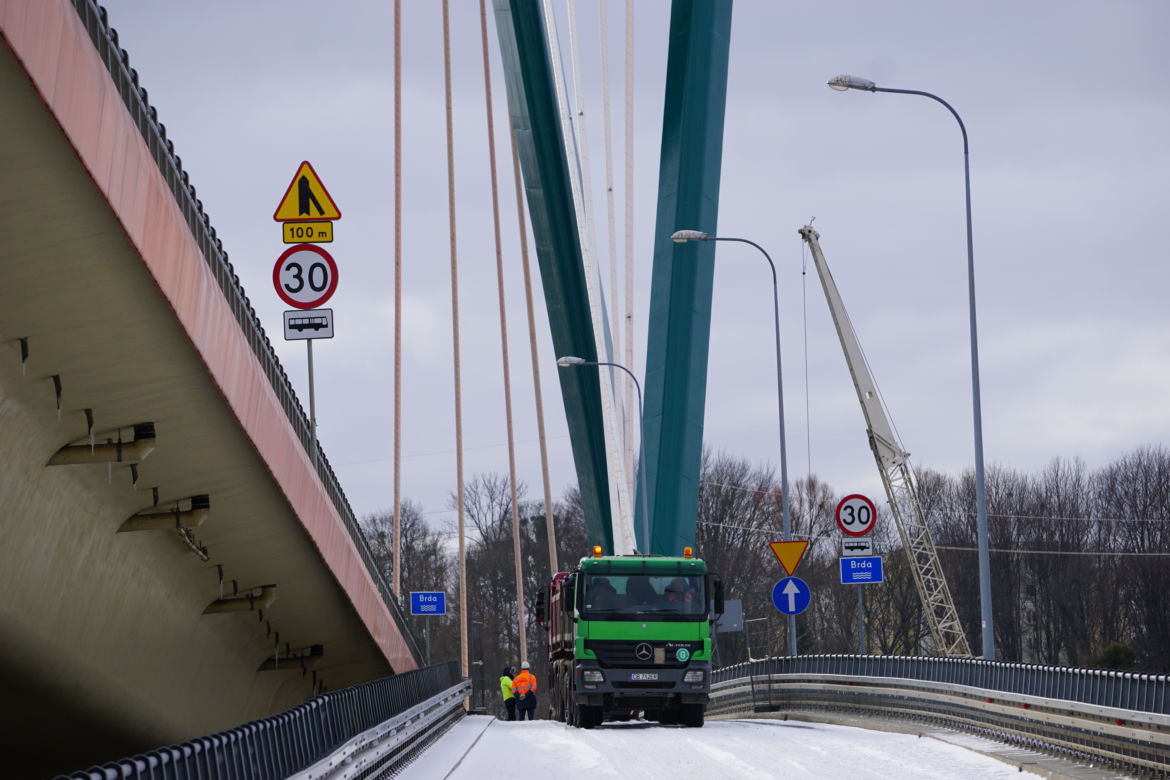 Próbne obciążenia na Moście Uniwersyteckim. Kiedy wjadą tu auta? [ZDJĘCIA]