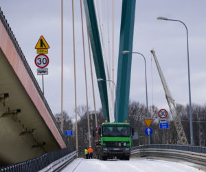 Próbne obciążenia na Moście Uniwersyteckim. Kiedy wjadą tu auta? [ZDJĘCIA]