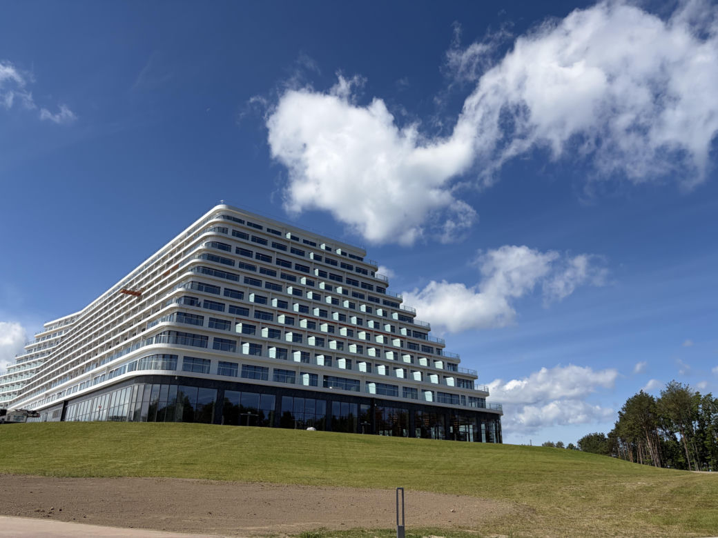 Hotel Gołębiewski tonie w zieleni. Posadzili 3900 drzew!