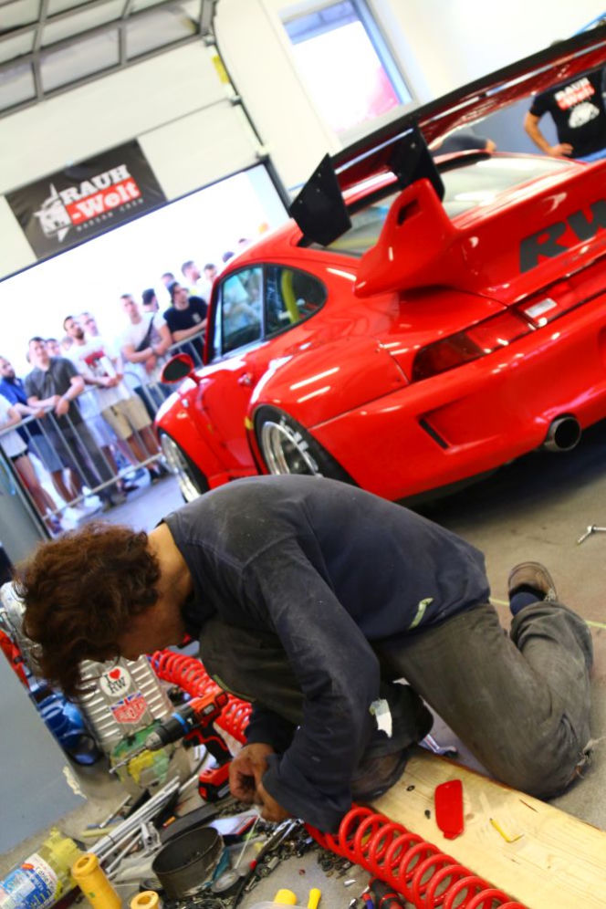 Akira Nakai San buduje Porsche 911 RWB