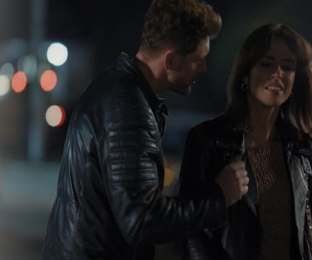 Kama (Michalina Sosna) i Marcin (Mikołaj Roznerski) rozmawiają o trudnej sytuacji i zagrożeniu, które wpływa na ich małżeństwo. Kobieta ma dosyć ukrywania się i grozi odejściem, jeśli mężczyzna nie zrezygnuje z pracy detektywa. Więcej informacji o serialu M jak miłość na stronie Super Seriale.