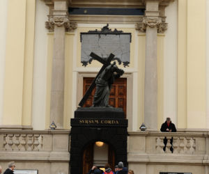 Przejmujące Groby Pańskie w Warszawie. Wielkanoc 2022
