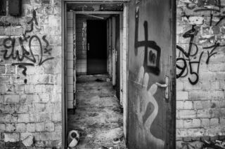 Ciężko pobity mężczyzna konał w fekaliach. Są zarzuty dla oprawców