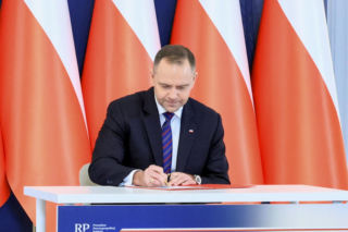 Rewolucja w pracy pod lupą! Nawrocki ma wątpliwości 