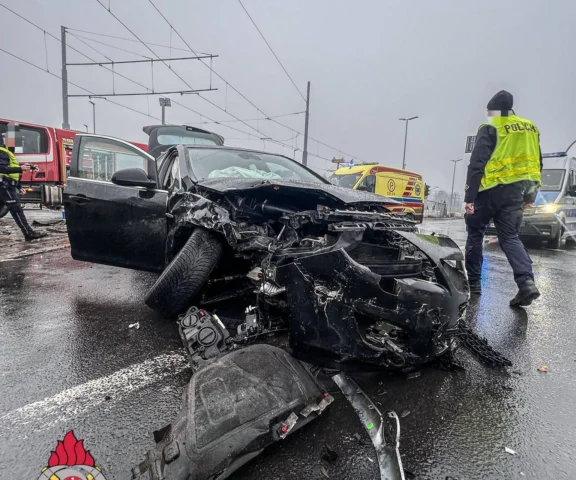Poważny wypadek w Toruniu. Trzy osoby w szpitalu