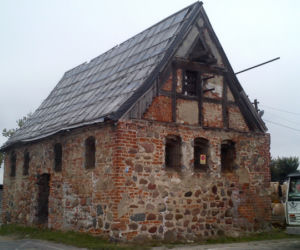 Zabytkowy kościółek na Świerczewie