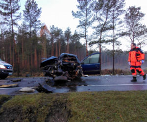 Czołowe zderzenie dwóch aut pod Bydgoszczą. Cztery osoby są ranne