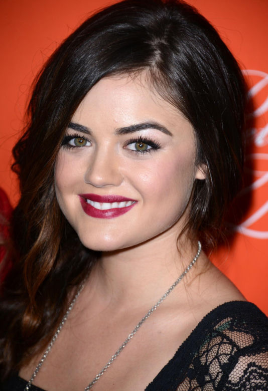 Lucy Hale jako Aria 