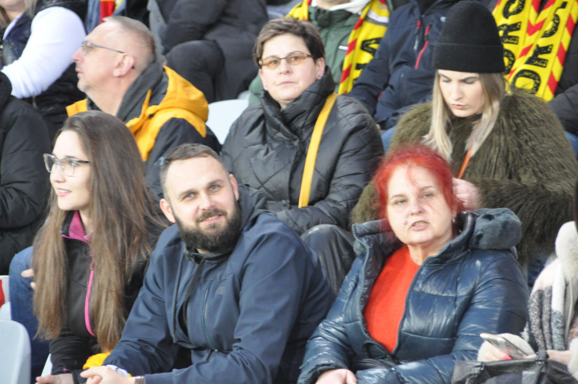 Korona Kielce - Legia Warszawa. Zdjęcia kibiców na Suzuki Arenie