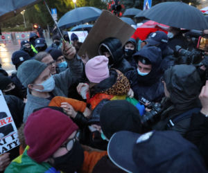 Protest przeciwko Lex Czarnek przez Sejmem