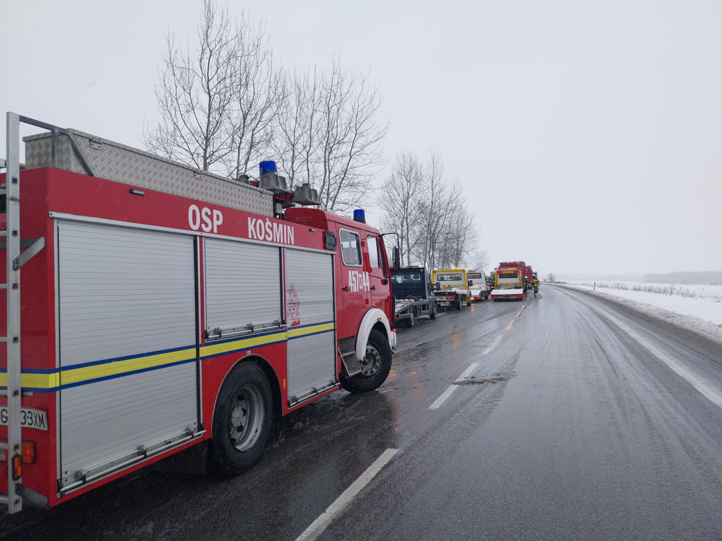 Potworny wypadek pod Grójcem. Huknęła hyundaiem w dostawczego forda