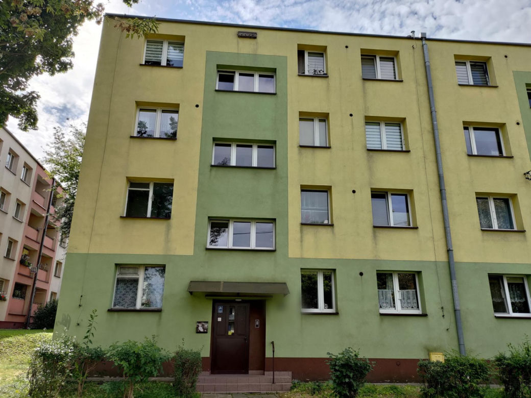 Dramat za zamkniętymi drzwiami. 87-latka została brutalnie zamordowana we własnym mieszkaniu