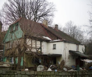 Uratowany dom przysłupowy w Bogatyni - przenosiny znad rzeki na bezpieczne wzgórze