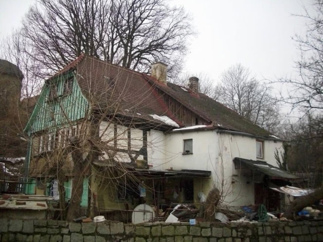 Uratowany dom przysłupowy w Bogatyni - przenosiny znad rzeki na bezpieczne wzgórze