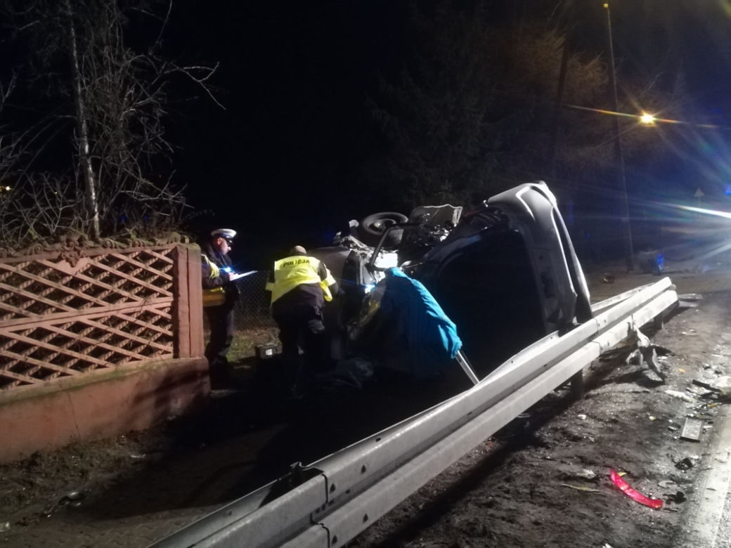 Tragedia na drodze w Kwieciszewie! Nie żyją trzy osoby! [ZDJĘCIA]