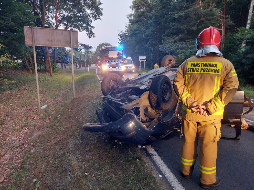 Groźny wypadek we Wronkach! Trzy osoby trafiły do szpitala