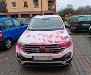 Wandal zniszczył auto pani Magdy! W Wągrowcu huczy od plotek