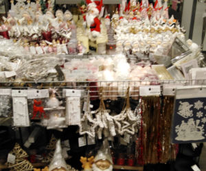 W jednym ze szczecińskich sklepów można już kupić dekoracje świąteczne