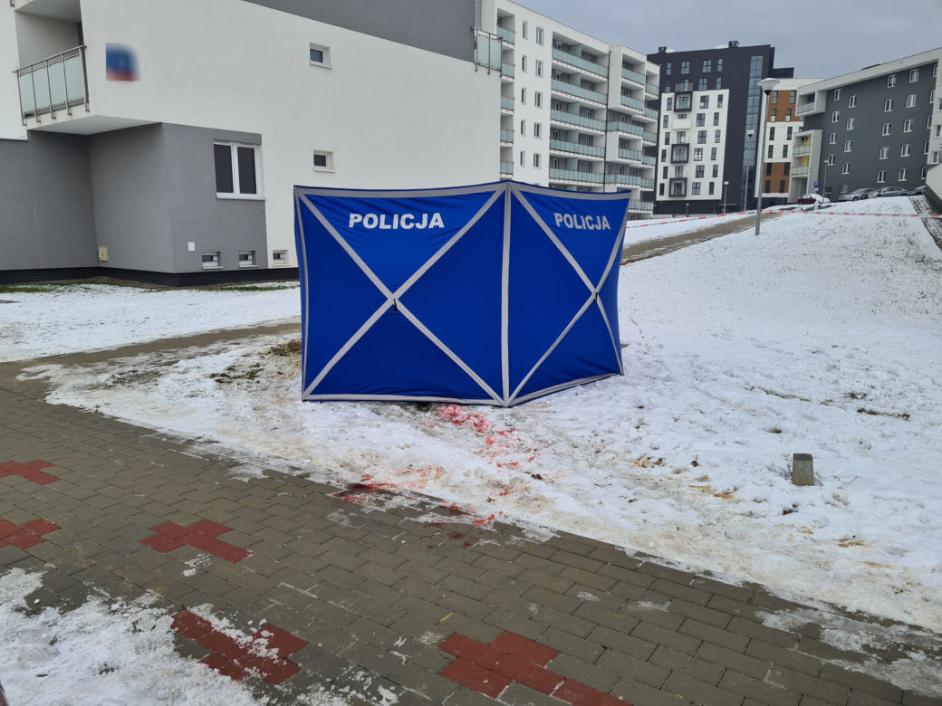 Rzeszów. Ciało 47-latki z ranami kłutymi przed blokiem! 42-latek zatrzymany po obławie