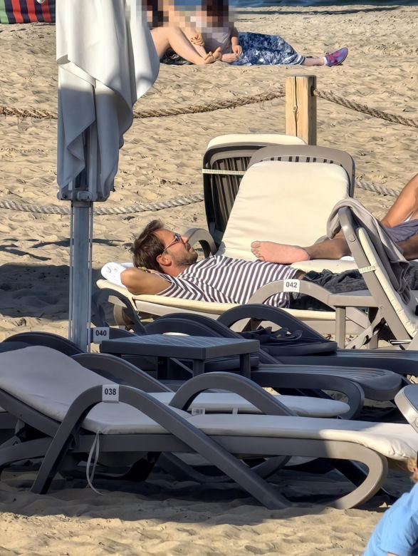 Mateusz Banasiuk na plaży w Sopocie. Tak wyglądał, gdy zrzucił koszulkę!