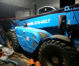 Skradzioną koparkę znaleźli w zaroślach