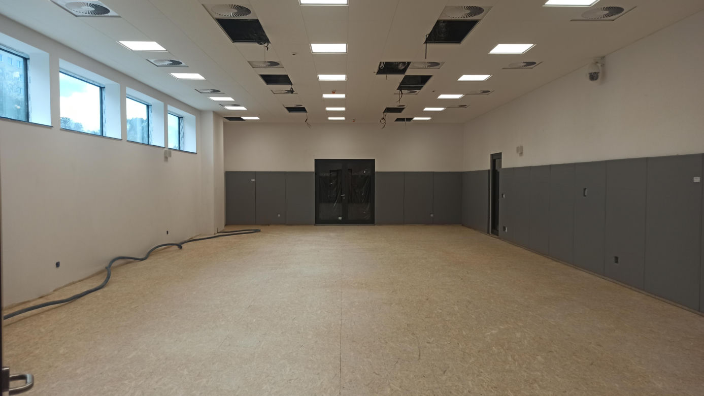Tłumy chętnych do zwiedzania hali Urania. Wkrótce zostanie oddana do użytku [ZDJĘCIA]