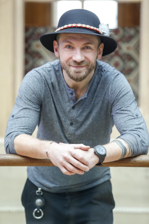 Przemysław Kossakowski zaskoczył fanów wyznaniem. Całkiem niedawno zniknął z show-biznesu