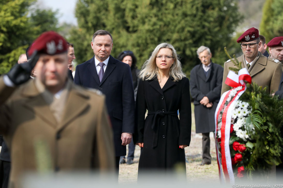 Rocznica Katastrofy Smoleńskiej w Krakowie. Prezydent Duda oddał hołd ofiarom