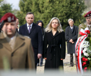 Rocznica Katastrofy Smoleńskiej w Krakowie. Prezydent Duda oddał hołd ofiarom