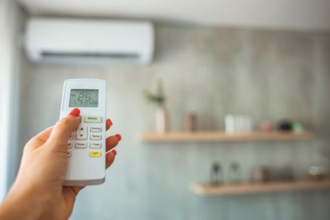 Klimatyzacja w mieszkaniu – ile prądu zużywa podczas upałów?