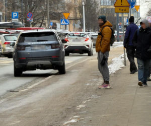 Przewiózł go na masce, to mu wybił szybę. Awantura w centrum Warszawy. Poniosły emocje. Obaj byliśmy winni