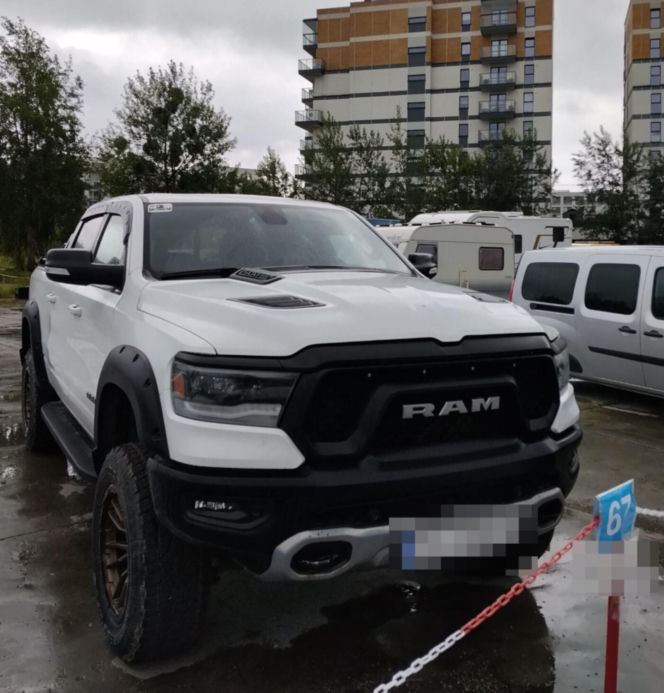 „Kobra” gryzie złodziei. Byli poszukiwani. 29-latek i 34-latek wpadli, gdy wysiedli z kradzionego Alfa Romeo