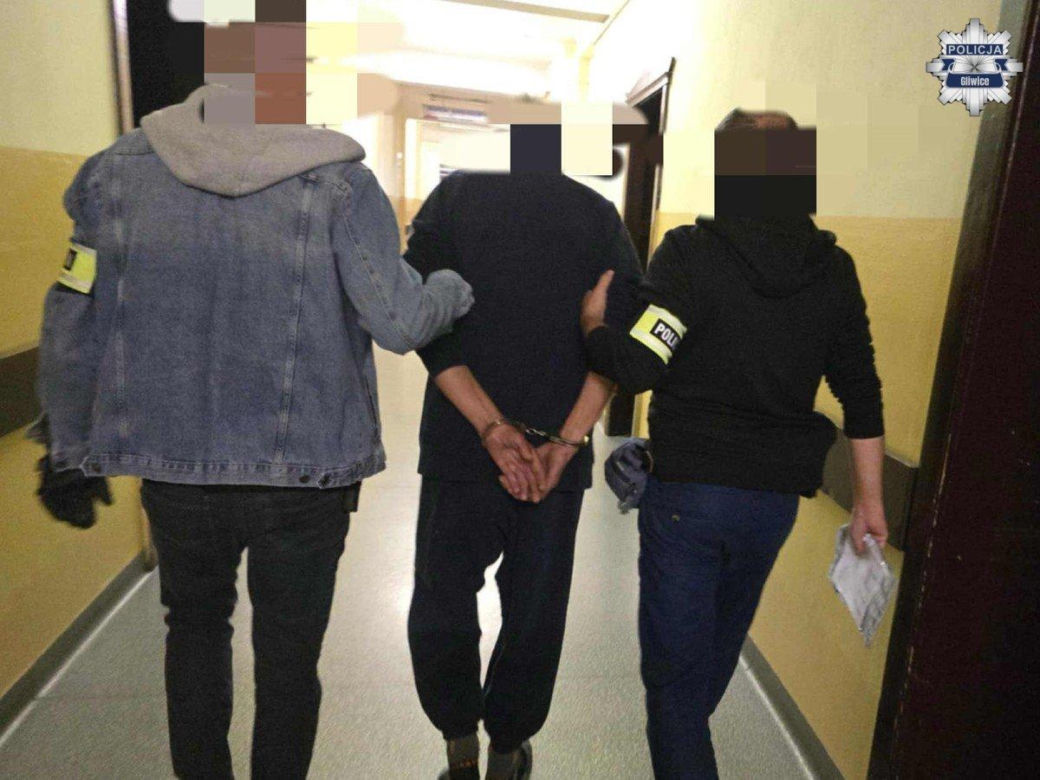 Horror w parku w Knurowie. Poszło o pieniądze. 69-latek zranił kolegę i uciekł