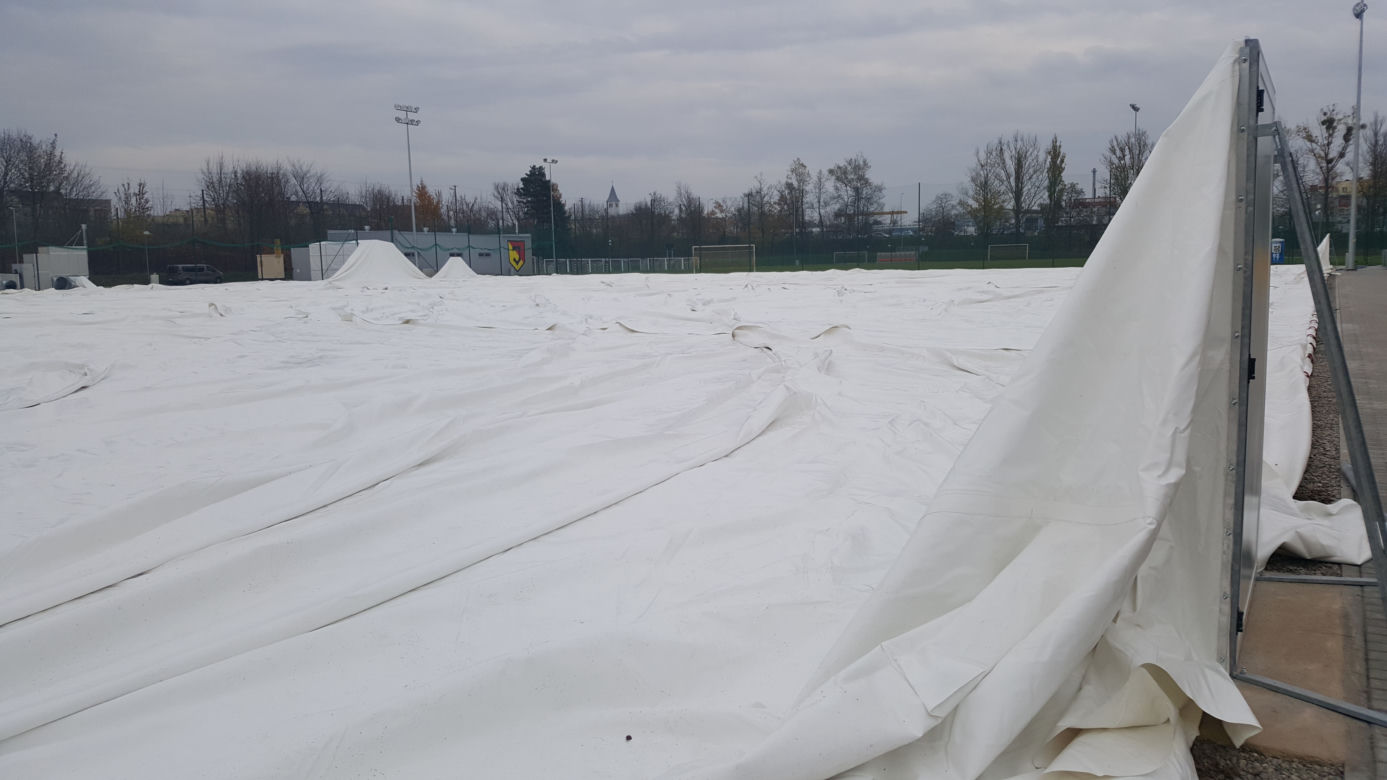 Jagiellonia Białystok. Przy ul. Elewatorskiej powstaje gigantyczny balon